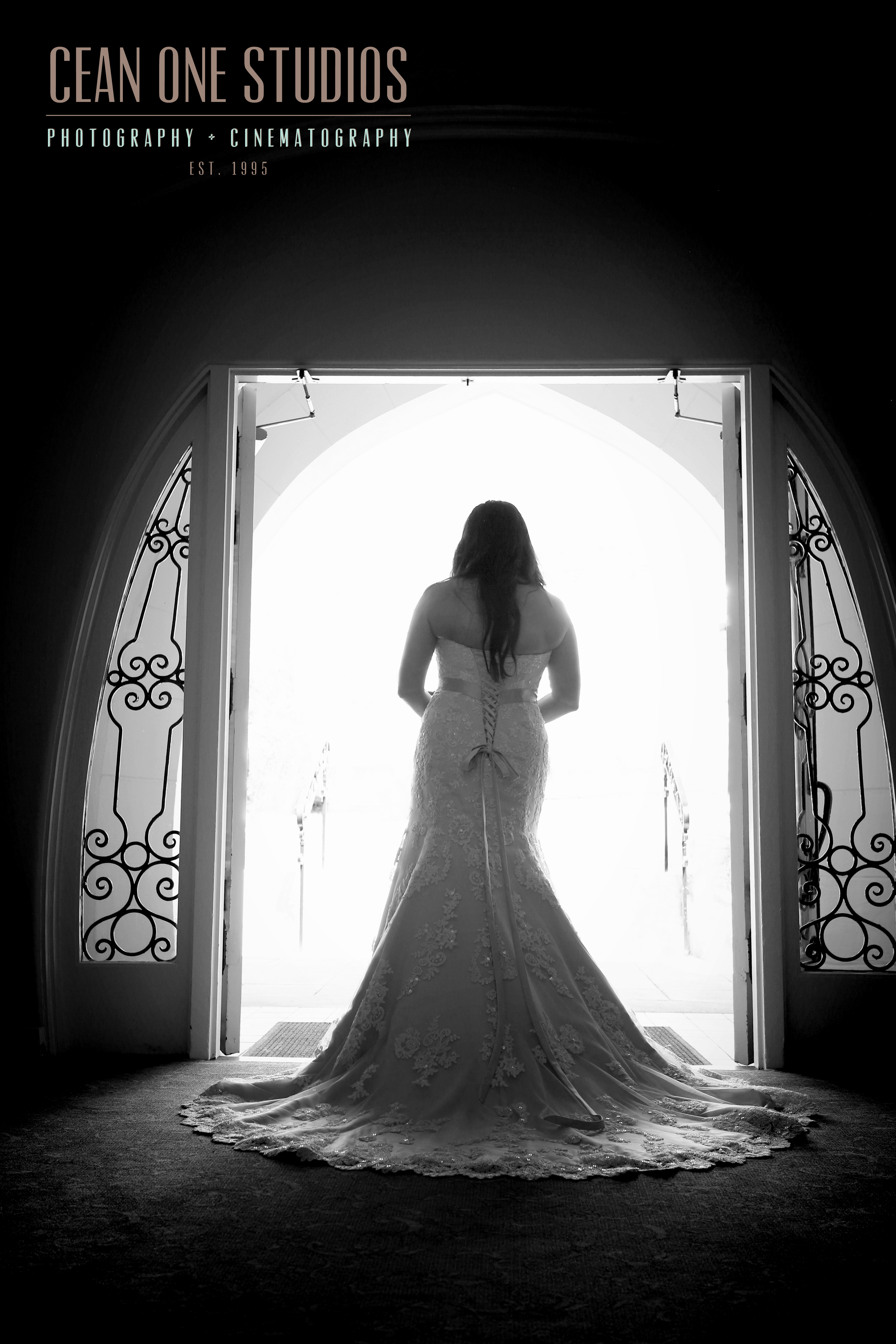 Bride in black and white | Cean One Studios | San Diego Wedding Photographer